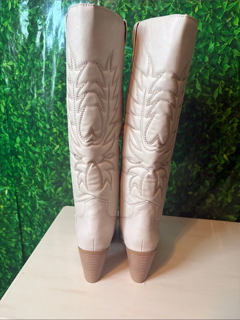 Beautiful Cream Cowgirl Boots